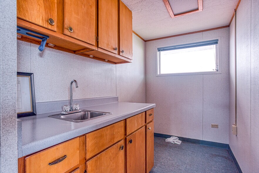 More Photos Of 101 N 6th St, Kingfisher Office For Sale