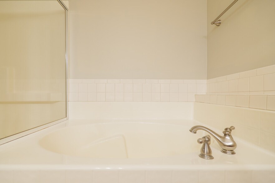 More Photos Of 3400 N Barack Obama Blvd, Valdosta Apartments For Sale