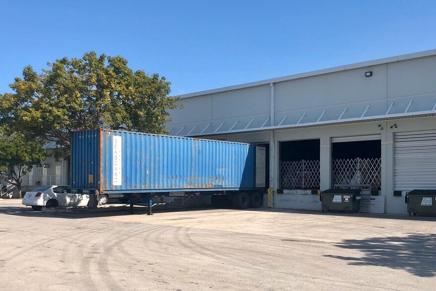 More Photos Of 1345 NW 98th Ct, Doral Warehouse For Lease