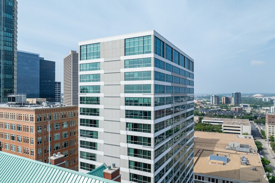 More Photos Of 300 Throckmorton St, Fort Worth Office For Sale