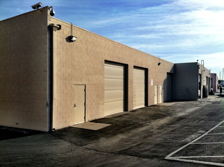 More Photos Of 80 W Easy St, Simi Valley Warehouse For Lease