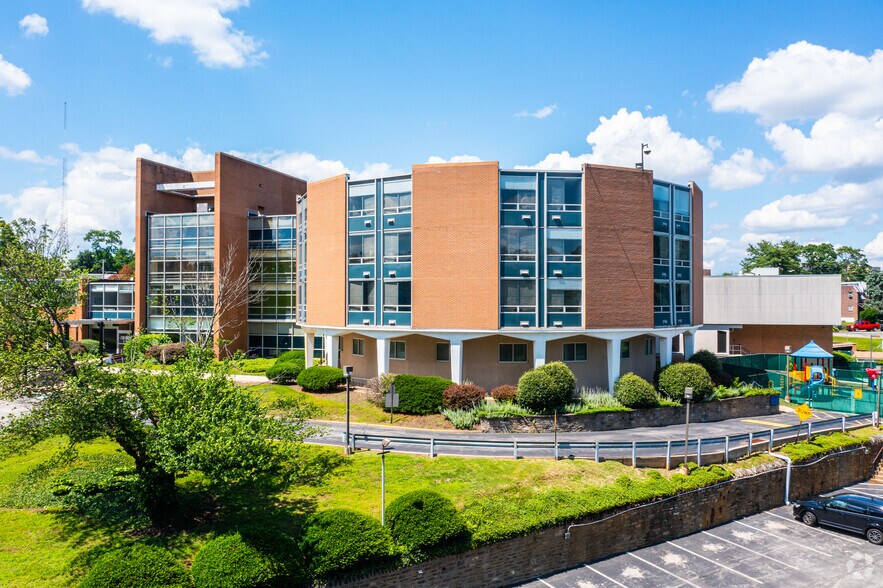 More Photos Of 3905 Ford Rd, Philadelphia Office For Sale