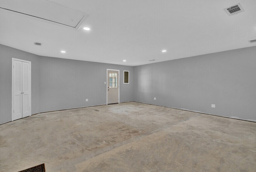 More Photos Of 26206 Oak Ridge Dr, Spring Office For Lease