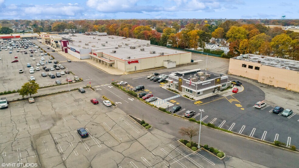 More Photos Of 5500 Sunrise Hwy, Massapequa Unknown For Lease