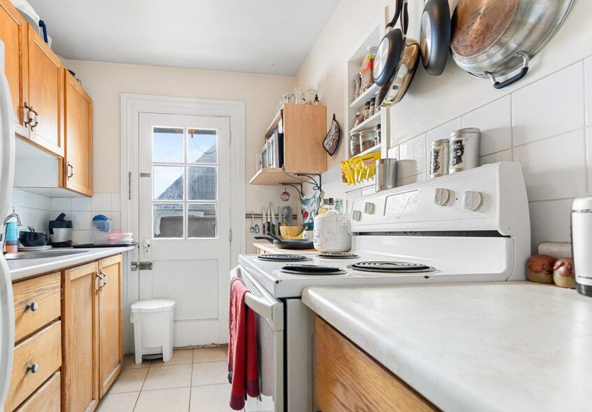 More Photos Of 484-486 Gilmour St, Ottawa Apartments For Sale