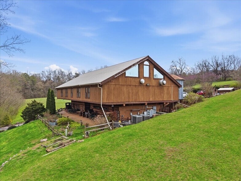 More Photos Of 7264 E Lamar Alexander Pky, Townsend Freestanding For Sale