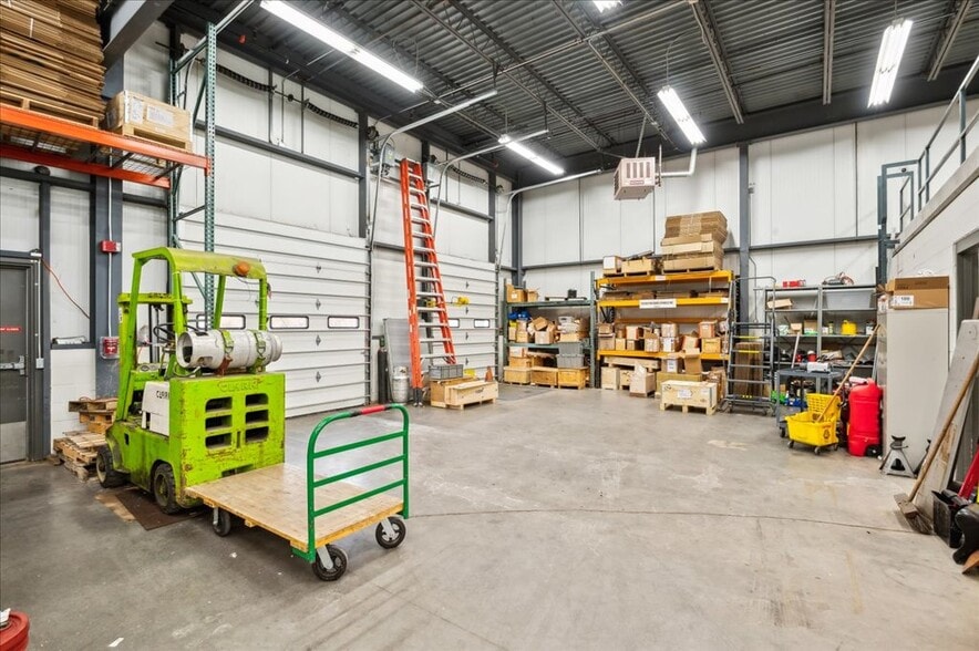 More Photos Of 119 White Oak Dr, Berlin Manufacturing For Sale