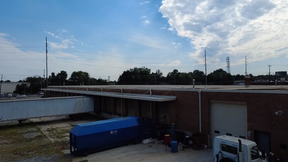More Photos Of 900-920 W Fairfield Rd, High Point Warehouse For Lease