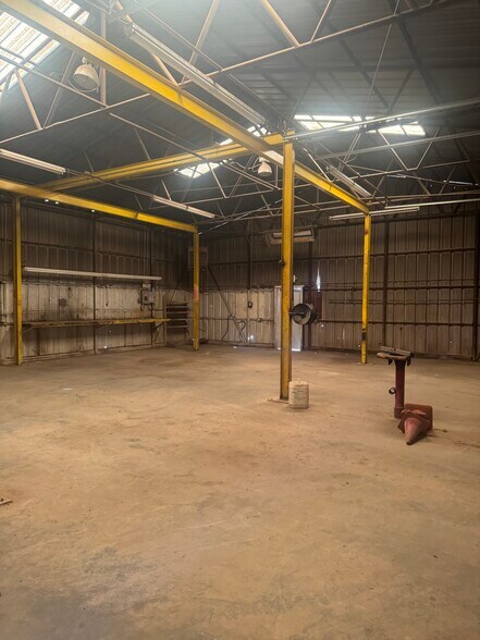 More Photos Of 509 Ponca, Lindsay Industrial For Sale