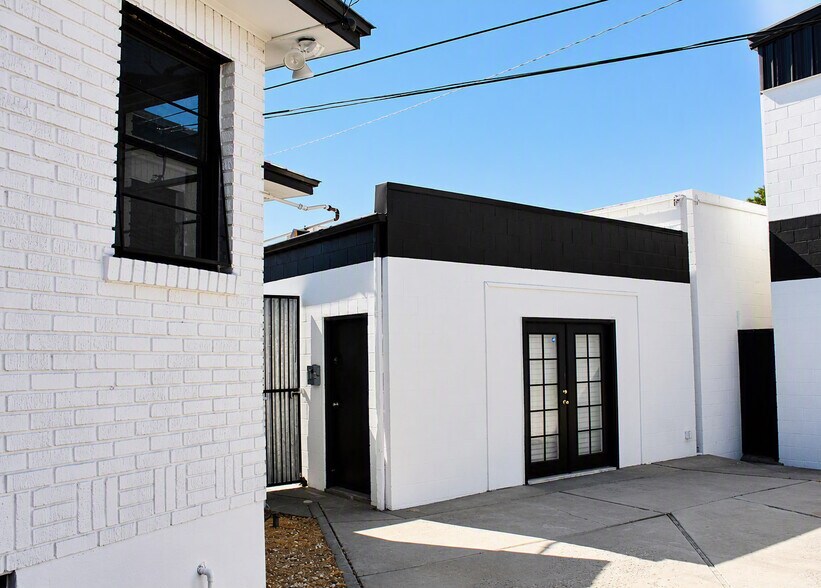 More Photos Of 2365 Glendale Ave, Sparks Showroom For Sale