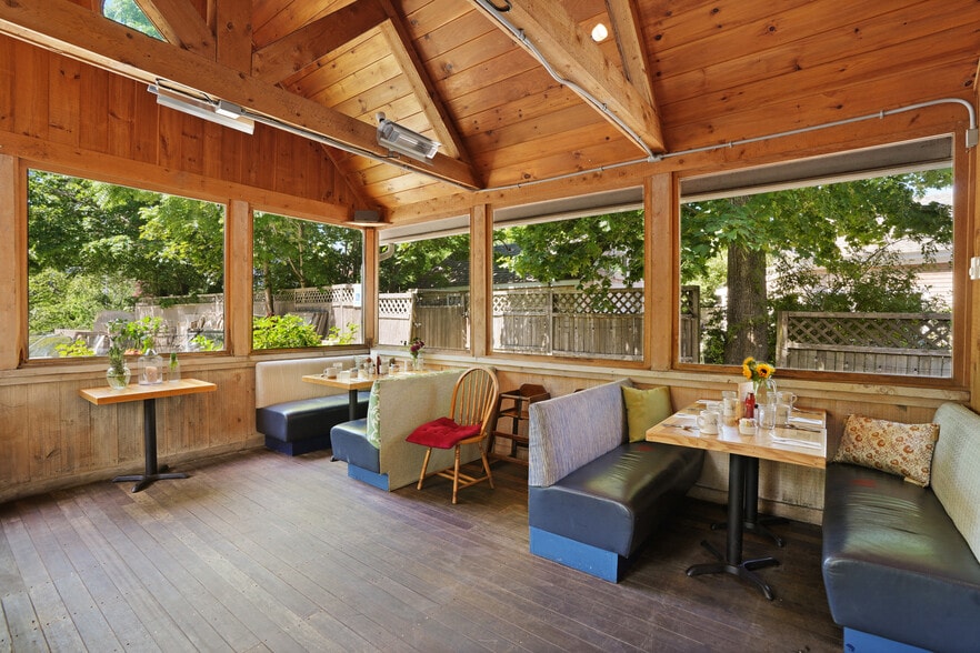 More Photos Of 218 Upper Main St, Edgartown Flex For Sale