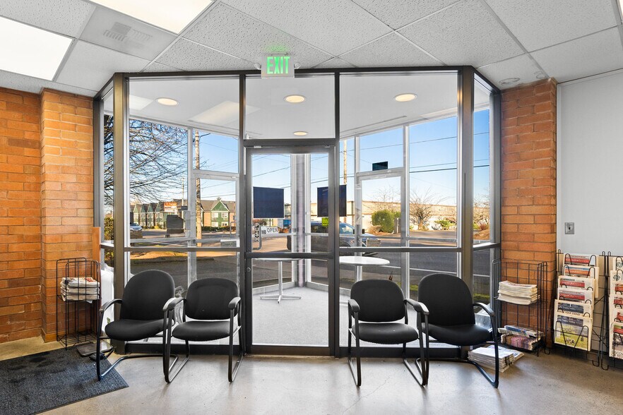 More Photos Of 1190 NE Division St, Gresham Warehouse For Sale