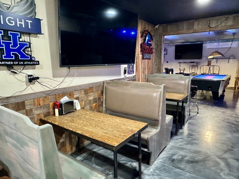 More Photos Of 11728 US Highway 68 E, Benton Flex For Sale