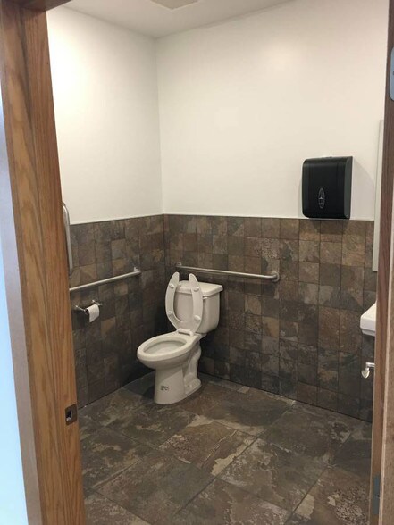 More Photos Of 4865 NW 19th St NW, Rochester Warehouse For Sale