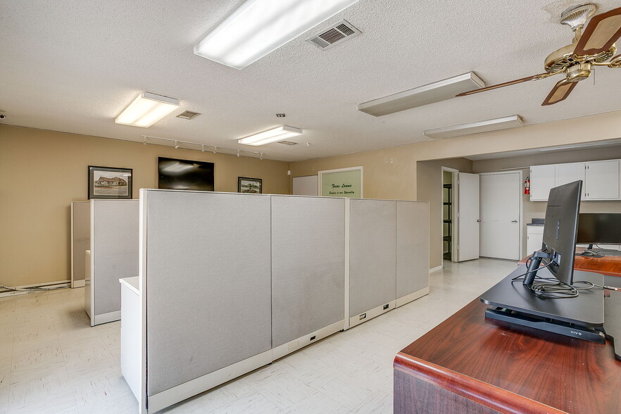 More Photos Of 3040 Ramona Dr, Fort Worth Research And Development For Lease