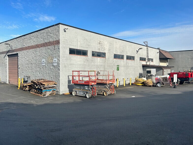 More Photos Of 10088 Grace Rd, Surrey Warehouse For Sale