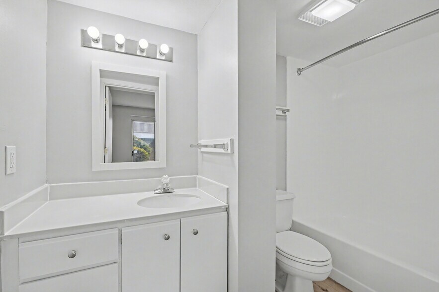 More Photos Of 390 Bee St, Meriden Apartments For Sale