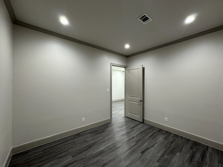 More Photos Of 17138 N Eldridge Pky, Tomball Medical For Sale
