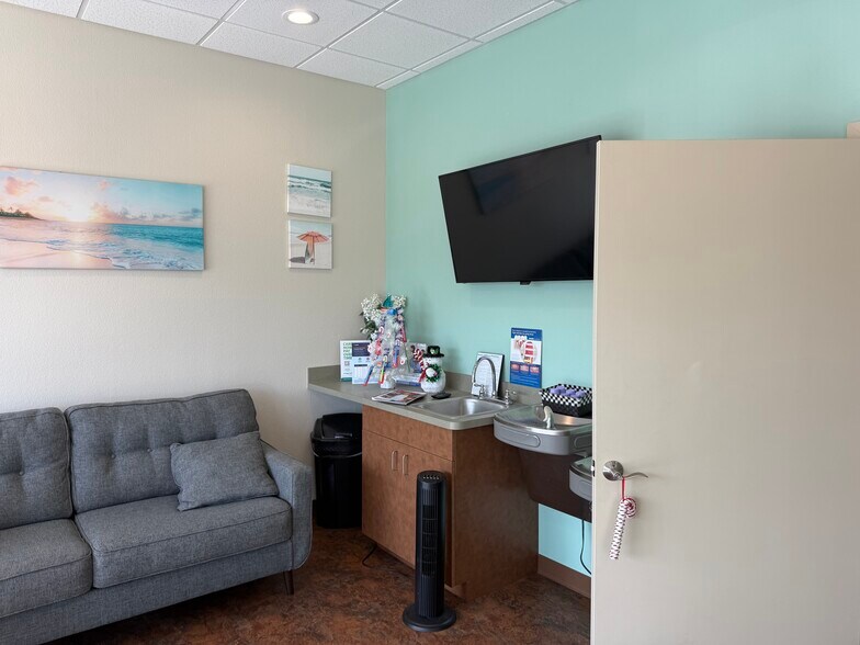 More Photos Of 1214 E Venice Ave, Venice Unknown For Lease