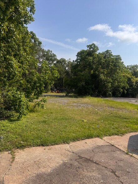 More Photos Of 3280 E Lucas Dr, Beaumont Supermarket For Sale