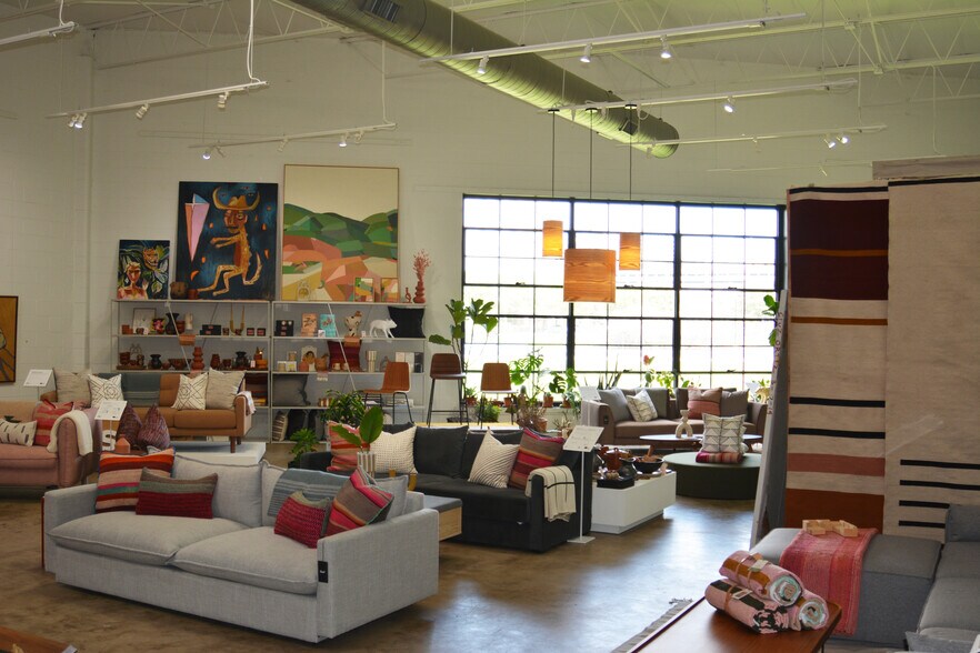 More Photos Of 2530-2532 Converse St, Dallas Light Manufacturing For Sale