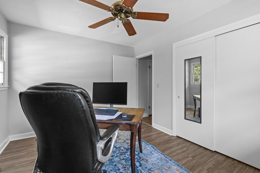 More Photos Of 104 Round Knob Rd, Lexington Office For Sale