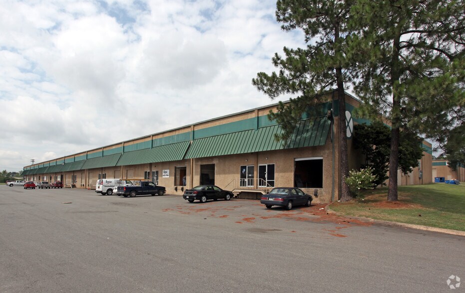 More Photos Of 1305 N Hills Blvd, North Little Rock Unknown For Lease