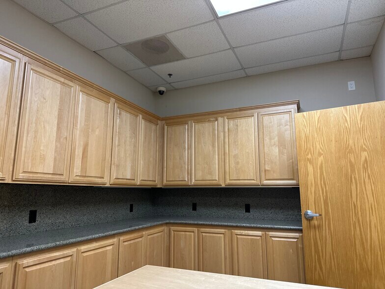 More Photos Of 11410-11450 Knott Ave, Garden Grove Warehouse For Lease