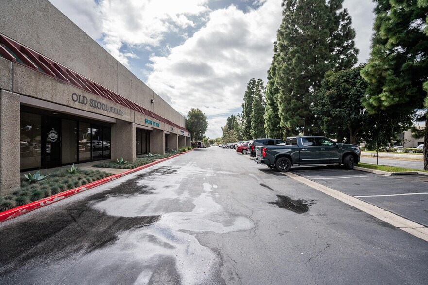 More Photos Of 4572 Telephone Rd, Ventura Warehouse For Lease