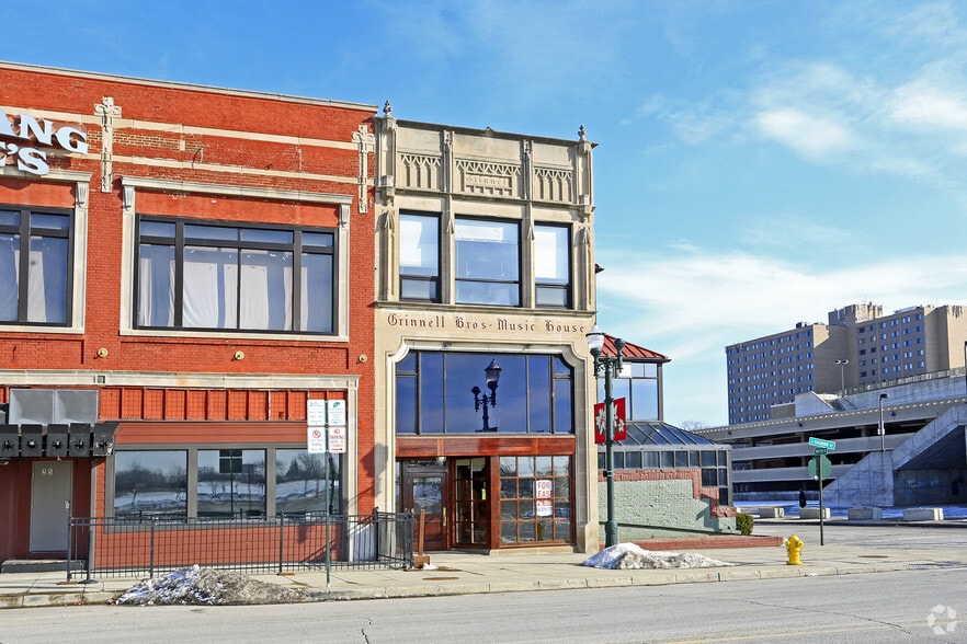 More Photos Of 29 S Saginaw St, Pontiac Storefront For Lease