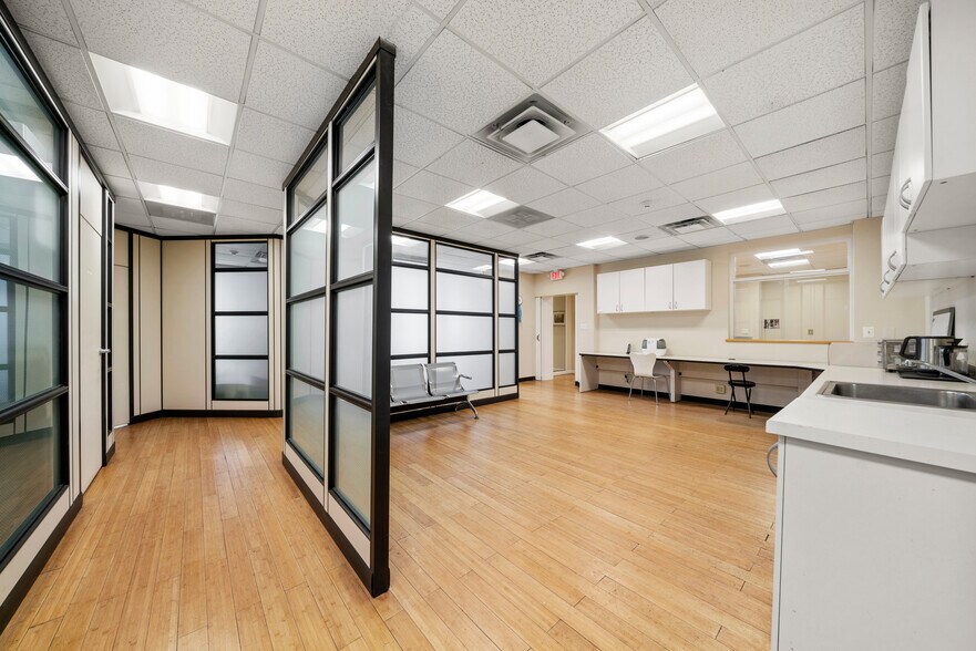 More Photos Of 2083 Center Ave, Fort Lee Medical For Lease