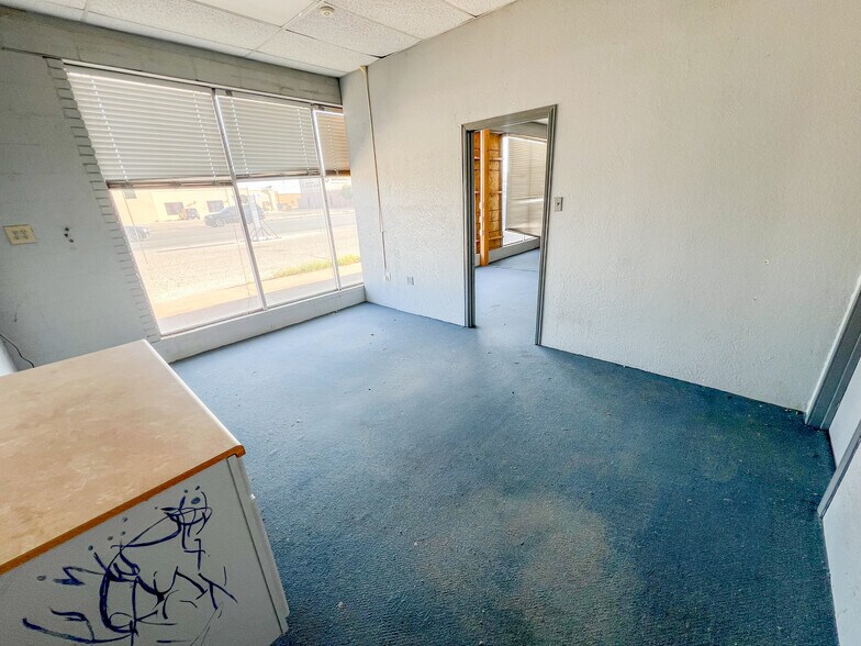 More Photos Of 305 E University Blvd, Odessa Storefront Retail Office For Lease