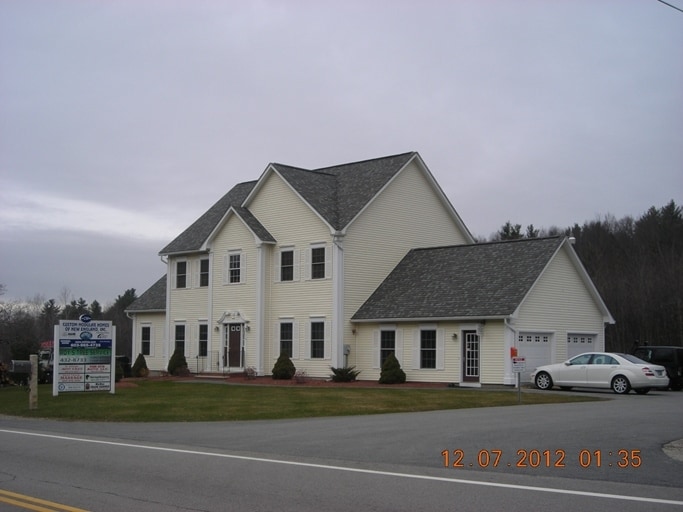 More Photos Of 230 Rockingham Rd, Derry Self Storage For Lease