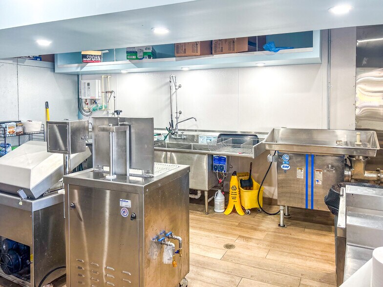 More Photos Of 6655 Gulf Blvd, Saint Petersburg Freestanding For Sale