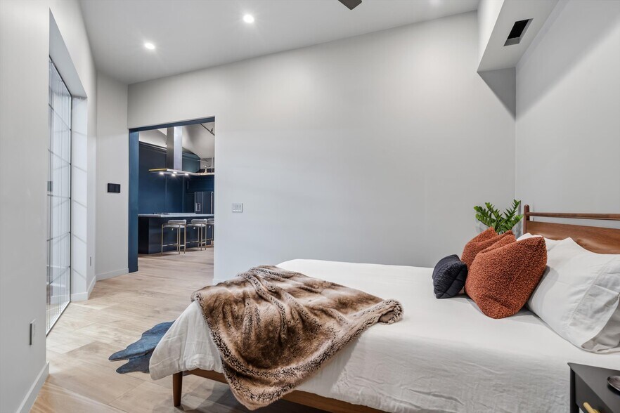 More Photos Of 1229 Grove St, Healdsburg Warehouse For Sale