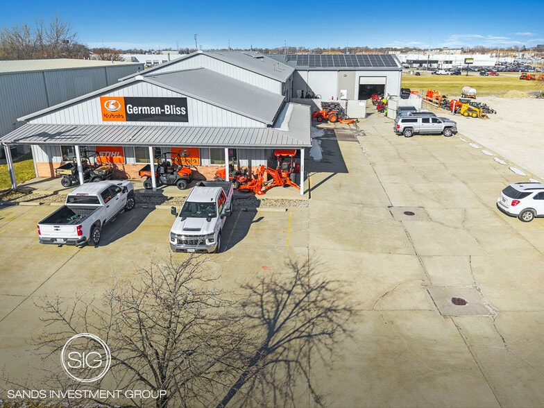 Primary Photo Of 1716 E Hamilton Rd, Bloomington Storefront For Sale