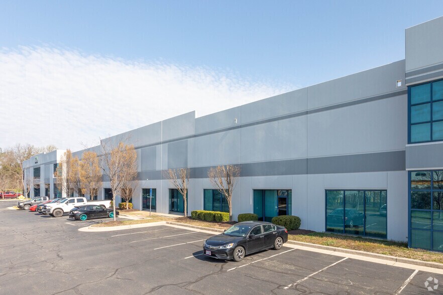 More Photos Of 22725 Dulles Summit Ct, Sterling Warehouse For Lease