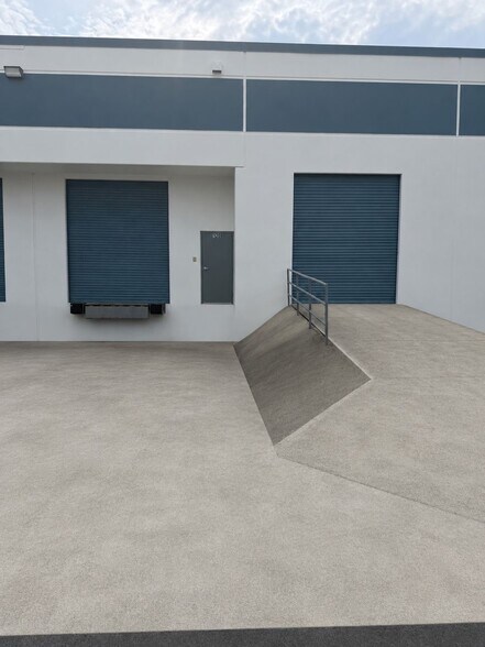More Photos Of 9777 Satellite Blvd, Orlando Warehouse For Lease