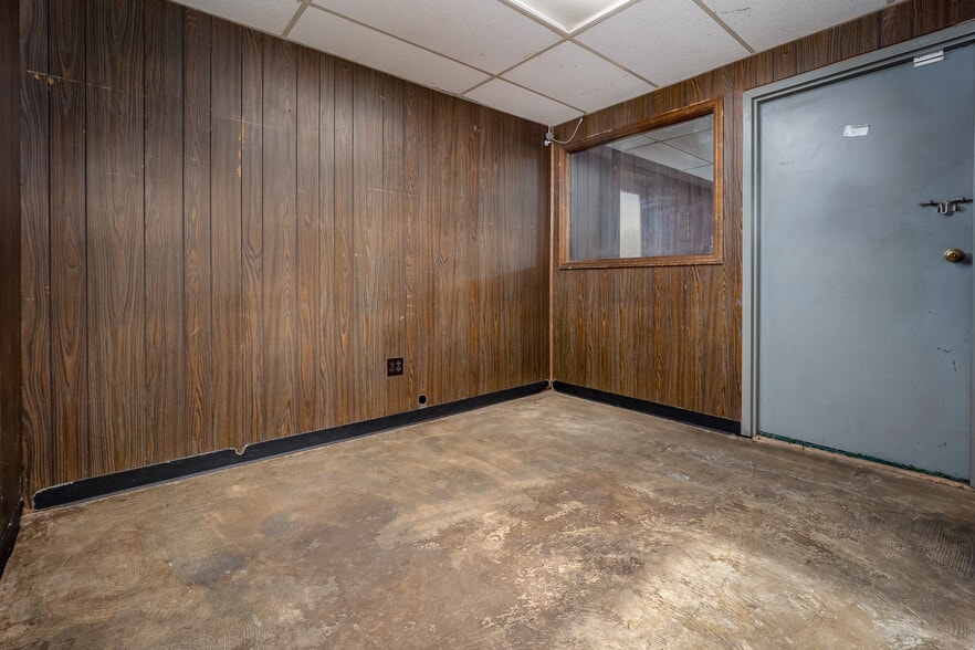 More Photos Of 6845 S Western Ave, Oklahoma City Distribution For Lease