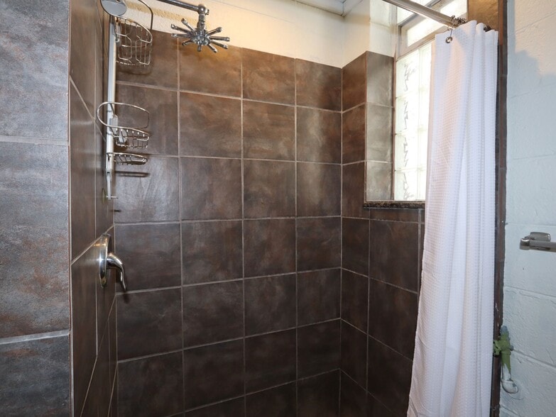 More Photos Of 6543 Hastings Rd, Detroit Warehouse For Sale