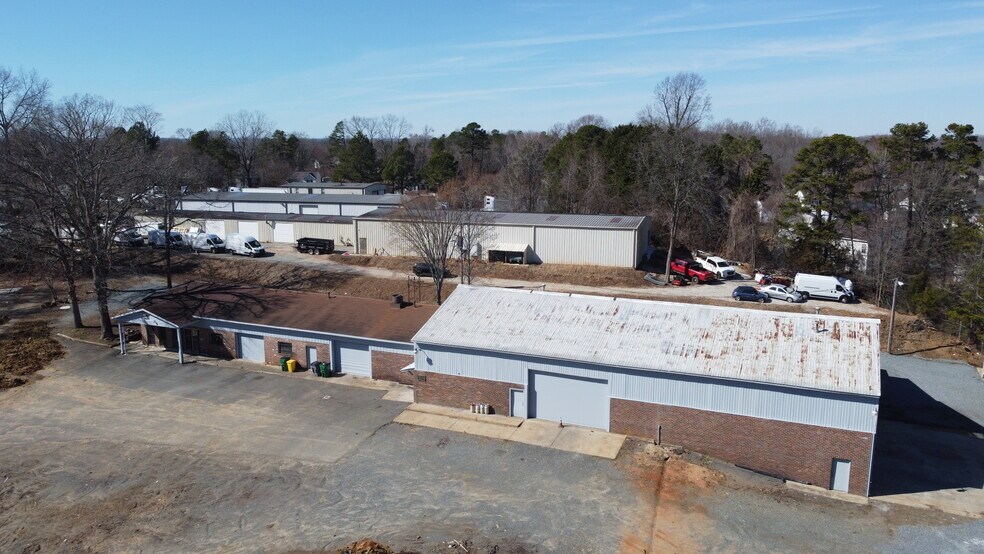 More Photos Of 8828 Mount Holly Rd, Charlotte Warehouse For Lease