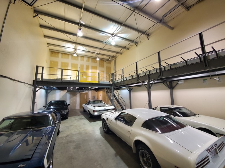 More Photos Of 13003-13093 156th St, Edmonton Warehouse For Sale