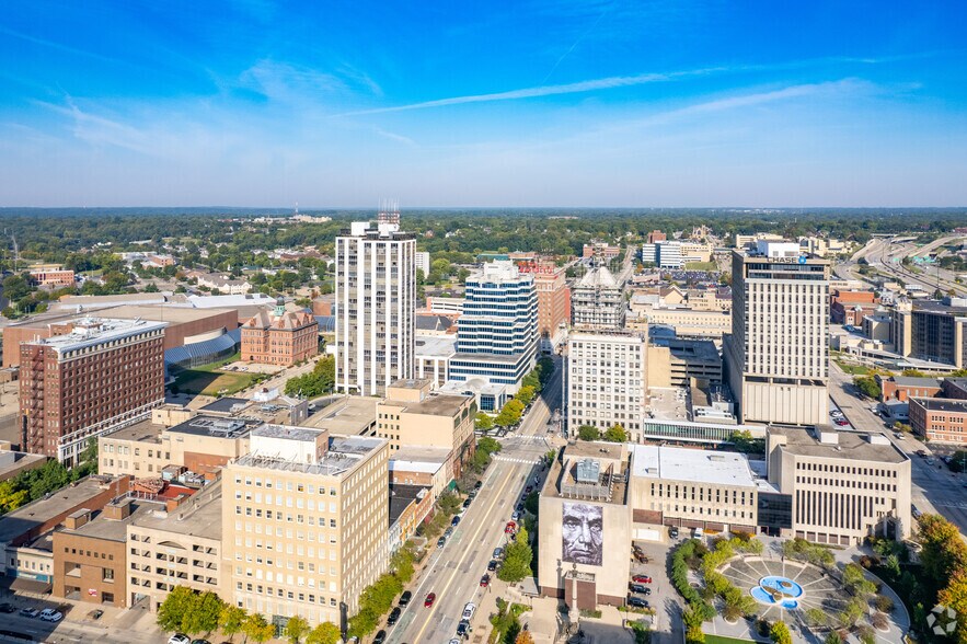 More Photos Of 401 Main St, Peoria Office For Sale