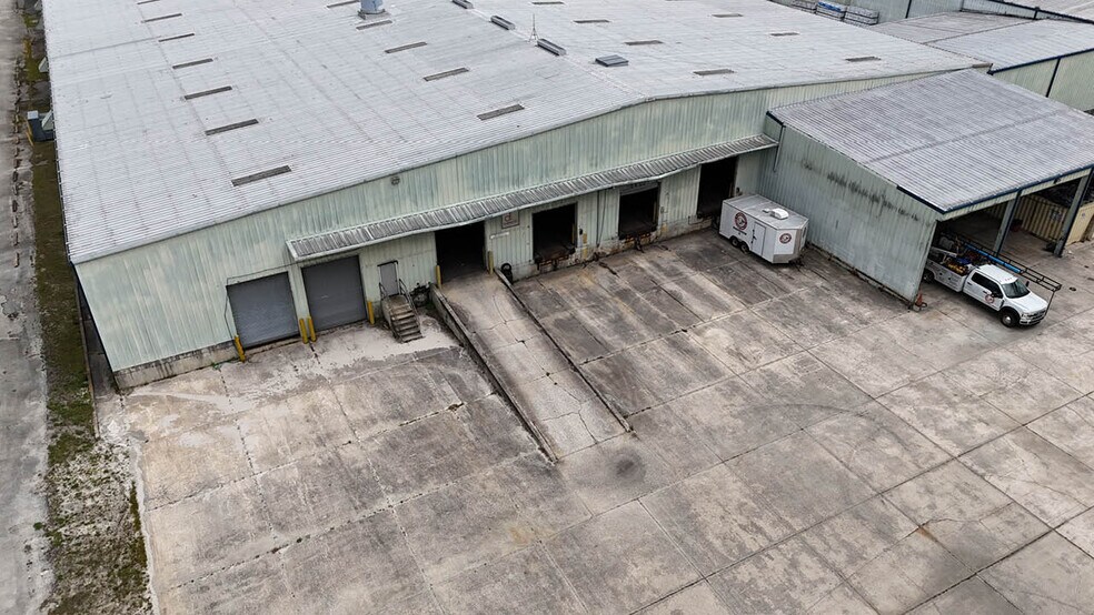 More Photos Of 9444-9446 Florida Mining Blvd E, Jacksonville Warehouse For Lease