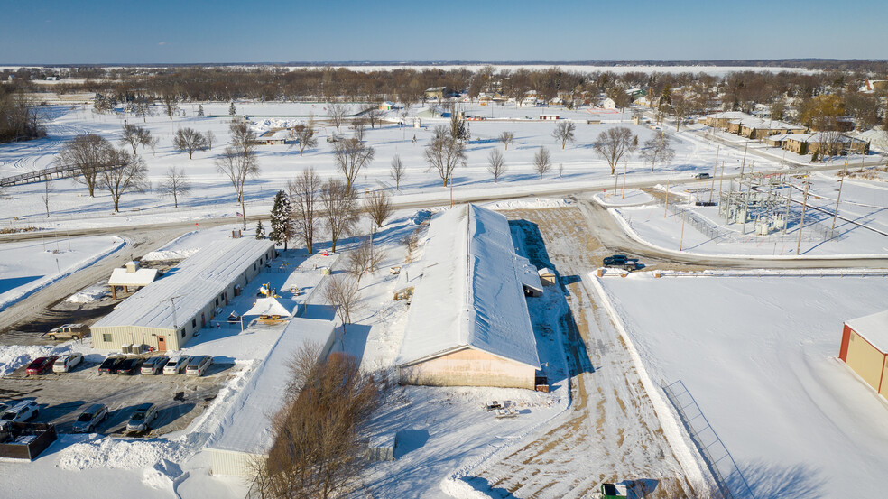 Primary Photo Of 675 Grant St, Winneconne Bowling Alley For Sale