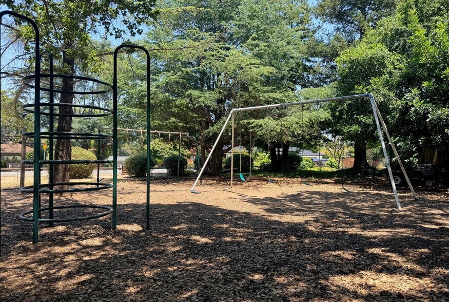 More Photos Of 858 University Ave, Los Altos Specialty For Lease