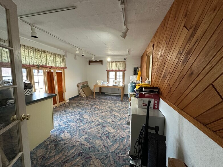 More Photos Of 1550 Dousman St, Green Bay Storefront Retail Office For Sale