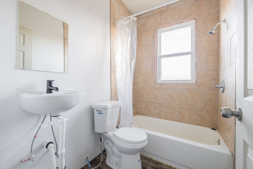 More Photos Of 8525 Maxwell St, Detroit Apartments For Sale