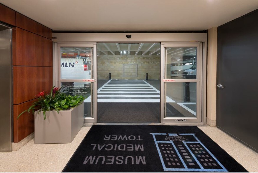 More Photos Of 1213 Hermann Dr, Houston Medical For Lease