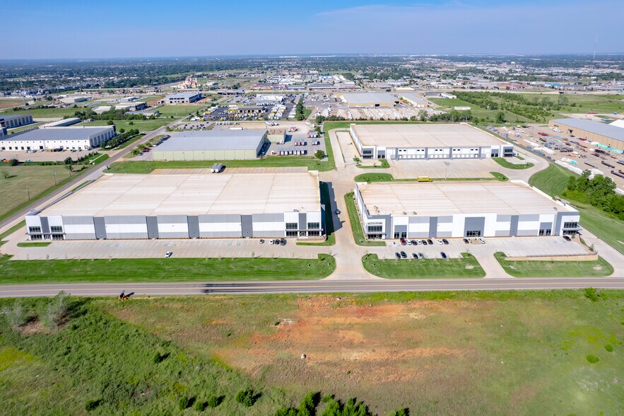 More Photos Of 8711 Pole Rd, Oklahoma City Distribution For Lease